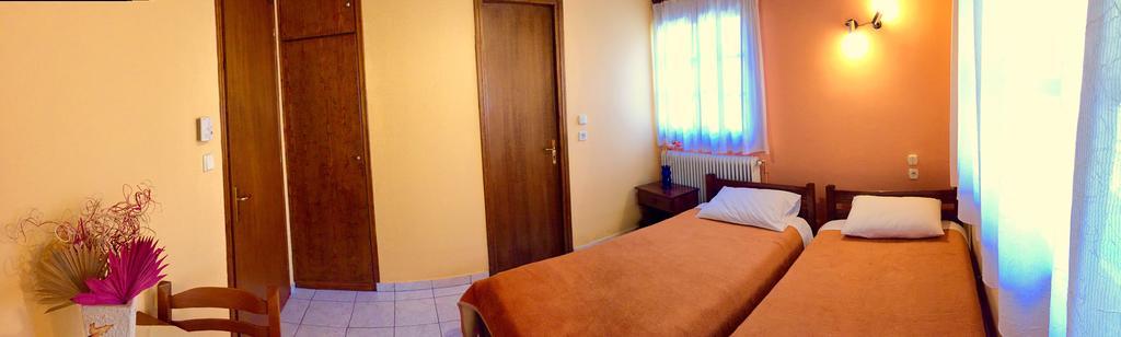 Dipla Sto Potami Hotell Chani Terevou Exteriör bild