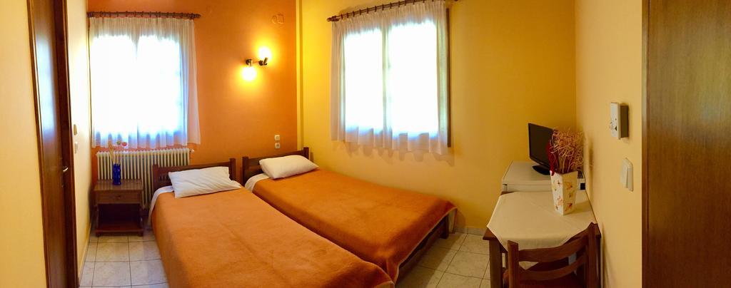 Dipla Sto Potami Hotell Chani Terevou Exteriör bild