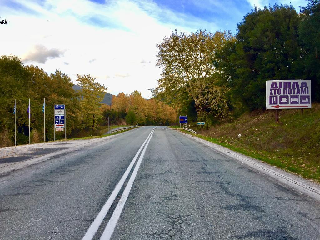 Dipla Sto Potami Hotell Chani Terevou Exteriör bild